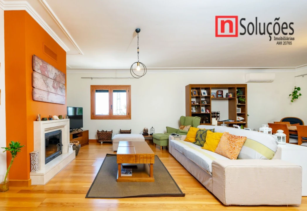 Apartamento T3 para Venda em Póvoa de Santa Iria e Forte da Casa Foto 1