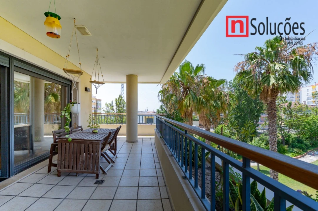 Apartamento T3 para Venda em Póvoa de Santa Iria e Forte da Casa Foto 16