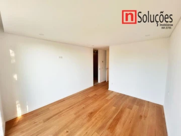 Moradia T6 para Venda em Santo Estêvão