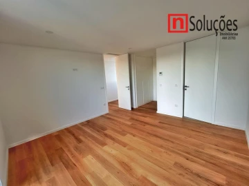 Moradia T6 para Venda em Santo Estêvão