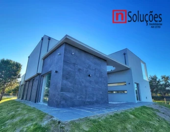 Moradia T6 para Venda em Santo Estêvão