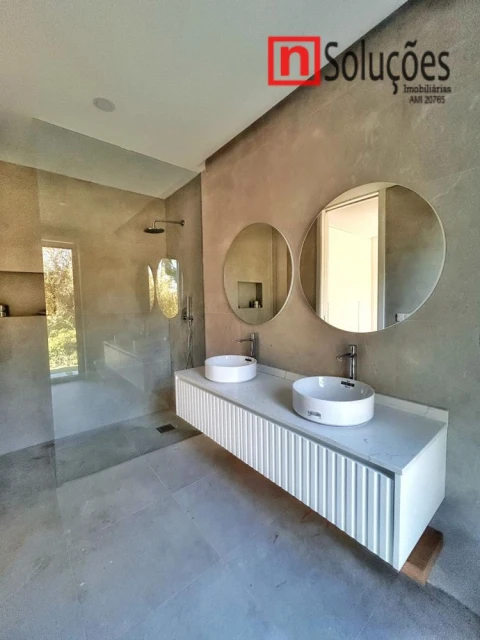 Moradia T6 para Venda em Santo Estêvão