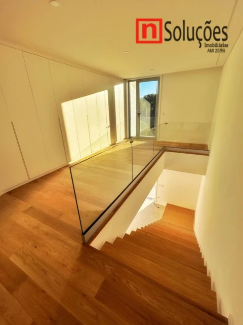 Moradia T6 para Venda em Santo Estêvão