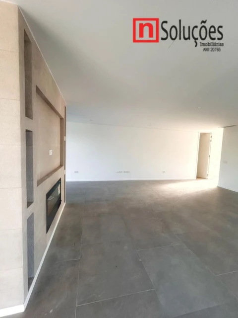 Moradia T6 para Venda em Santo Estêvão