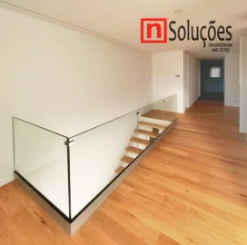 Moradia T6 para Venda em Santo Estêvão