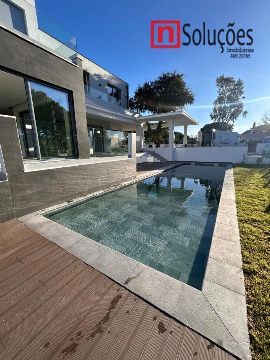 Moradia T6 para Venda em Santo Estêvão Foto 14