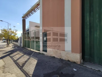 Loja para Venda em Santa Iria de Azoia, São João da Talha e Bobadela