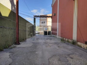 Loja para Venda em Santa Iria de Azoia, São João da Talha e Bobadela