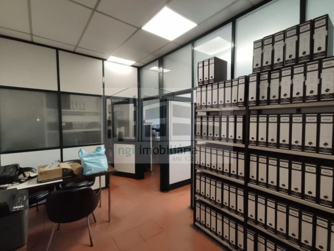 Loja para Venda em Santa Iria de Azoia, São João da Talha e Bobadela Foto 13