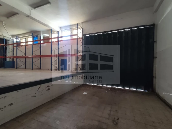 Loja para Venda em Santa Iria de Azoia, São João da Talha e Bobadela Foto 4