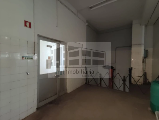 Loja para Venda em Santa Iria de Azoia, São João da Talha e Bobadela Foto 11