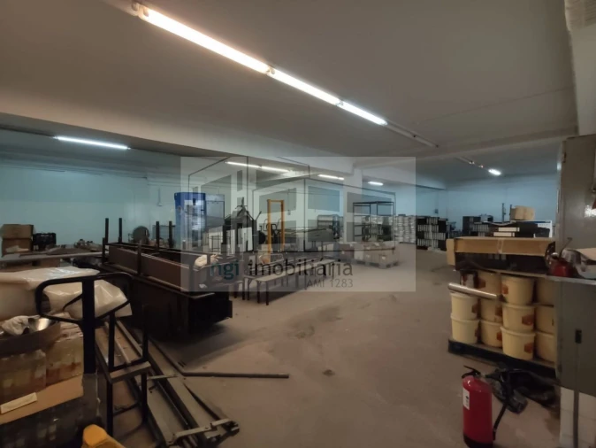 Loja para Venda em Santa Iria de Azoia, São João da Talha e Bobadela Foto 10