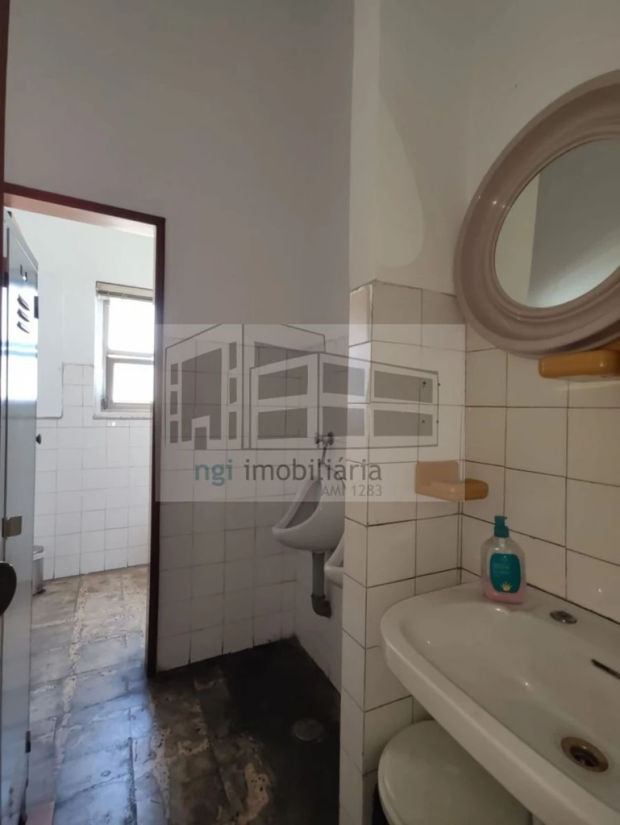 Loja para Venda em Santa Iria de Azoia, São João da Talha e Bobadela Foto 18