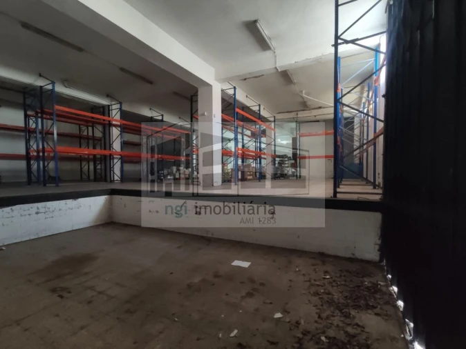 Loja para Venda em Santa Iria de Azoia, São João da Talha e Bobadela Foto 3