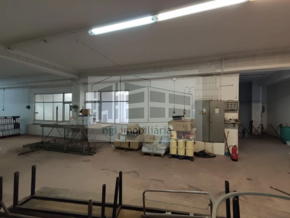 Loja para Venda em Santa Iria de Azoia, São João da Talha e Bobadela Foto 9