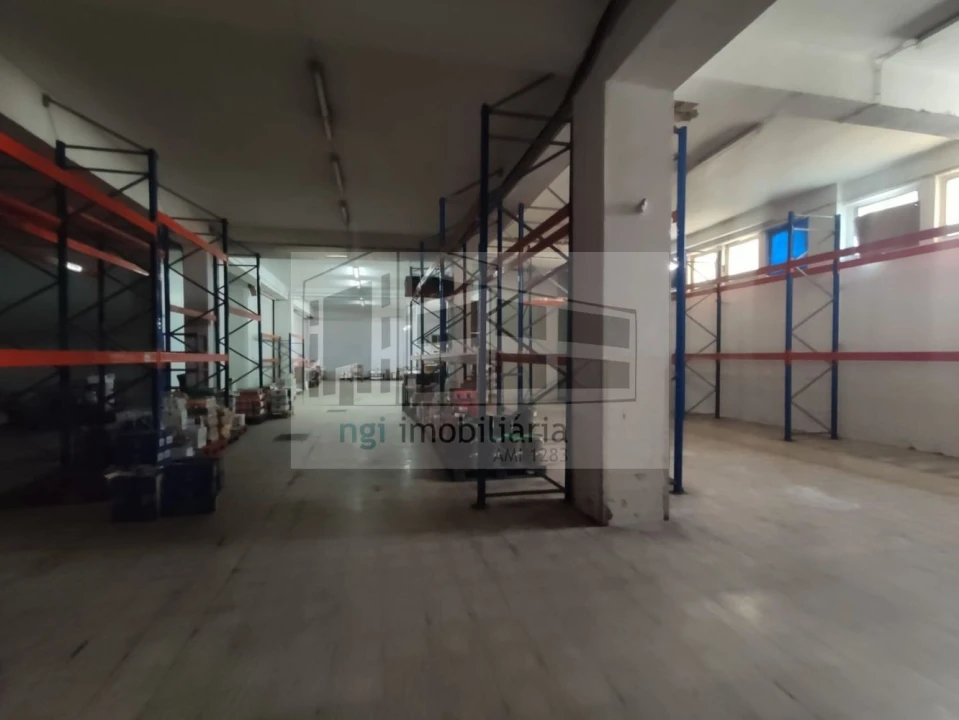 Loja para Venda em Santa Iria de Azoia, São João da Talha e Bobadela Foto 1