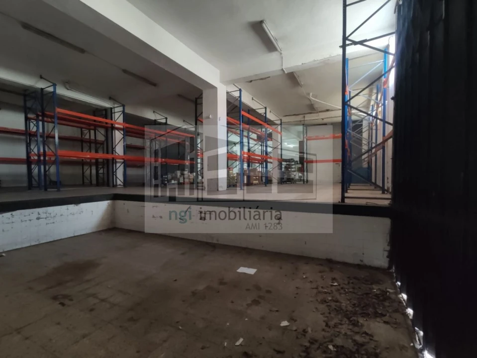 Loja para Venda em Santa Iria de Azoia, São João da Talha e Bobadela Foto 3