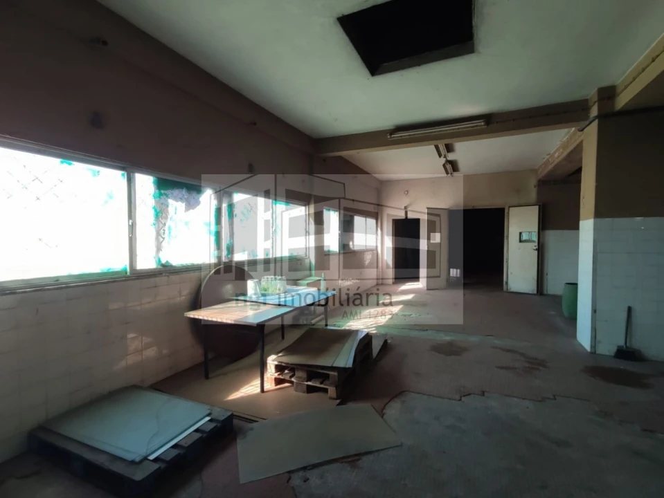 Loja para Venda em Santa Iria de Azoia, São João da Talha e Bobadela Foto 83