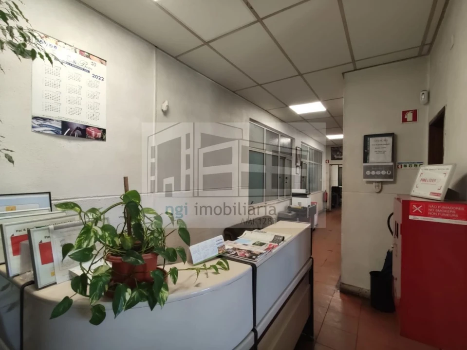 Loja para Venda em Santa Iria de Azoia, São João da Talha e Bobadela Foto 23