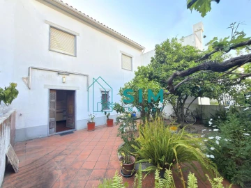 Moradia T4 para Venda em Bacelo e Senhora da Saúde