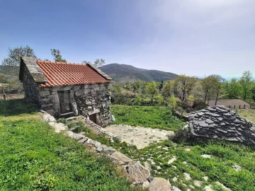 Moradia T1 para Venda em Riba de Mouro