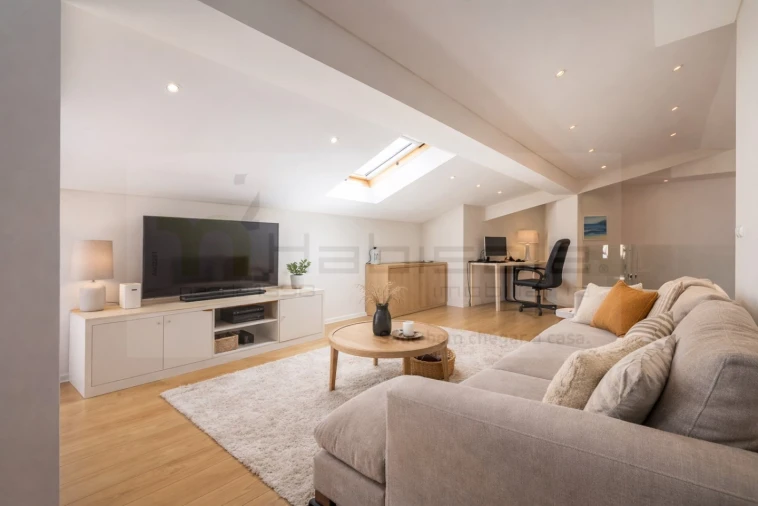 Apartamento T3 para Venda em Carcavelos e Parede Foto 14