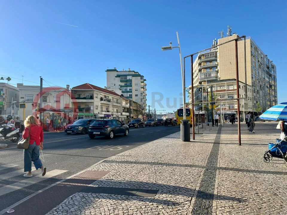 Apartamento T3 para Venda em Laranjeiro e Feijó Foto 23