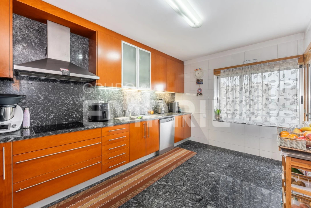 Apartamento T4 para Venda em Cidade da Maia Foto 9