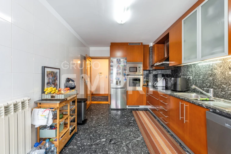 Apartamento T4 para Venda em Cidade da Maia Foto 11