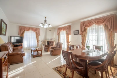 Moradia T7 para Venda em Atouguia da Baleia