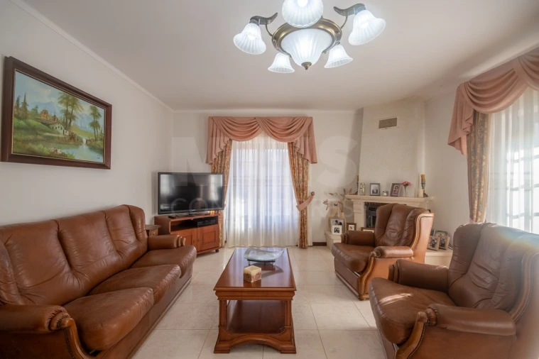 Moradia T7 para Venda em Atouguia da Baleia Foto 8