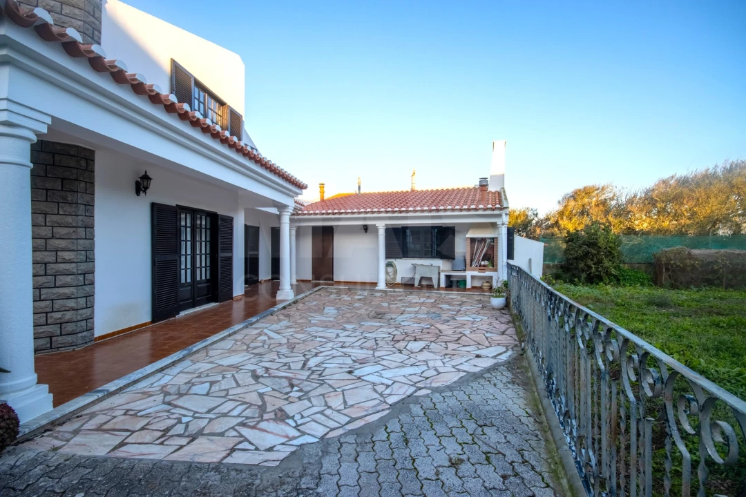 Moradia T7 para Venda em Atouguia da Baleia Foto 3