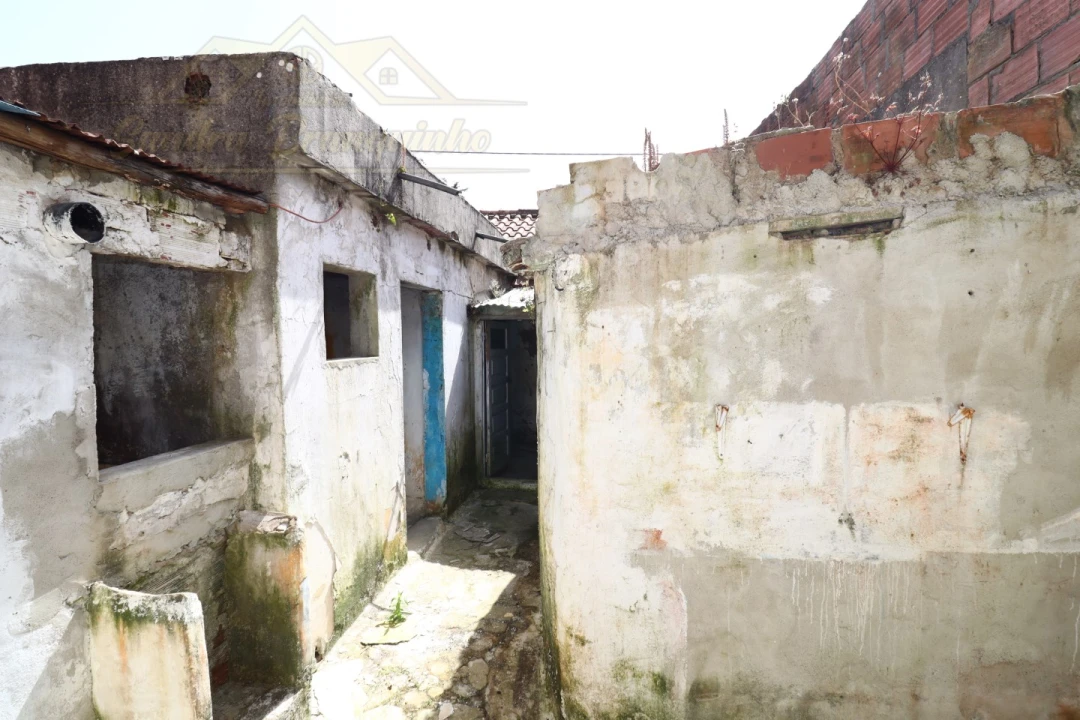 Moradia T2 para Venda em Vermelha Foto 25