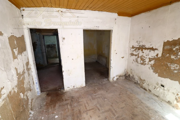 Moradia T2 para Venda em Vermelha Foto 3