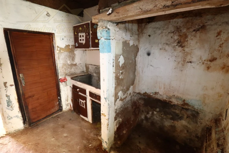 Moradia T2 para Venda em Vermelha Foto 12