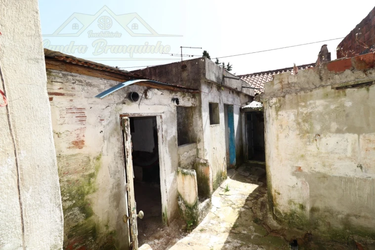 Moradia T2 para Venda em Vermelha Foto 23