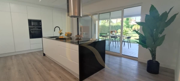 Moradia T4 para Venda em Charneca de Caparica e Sobreda