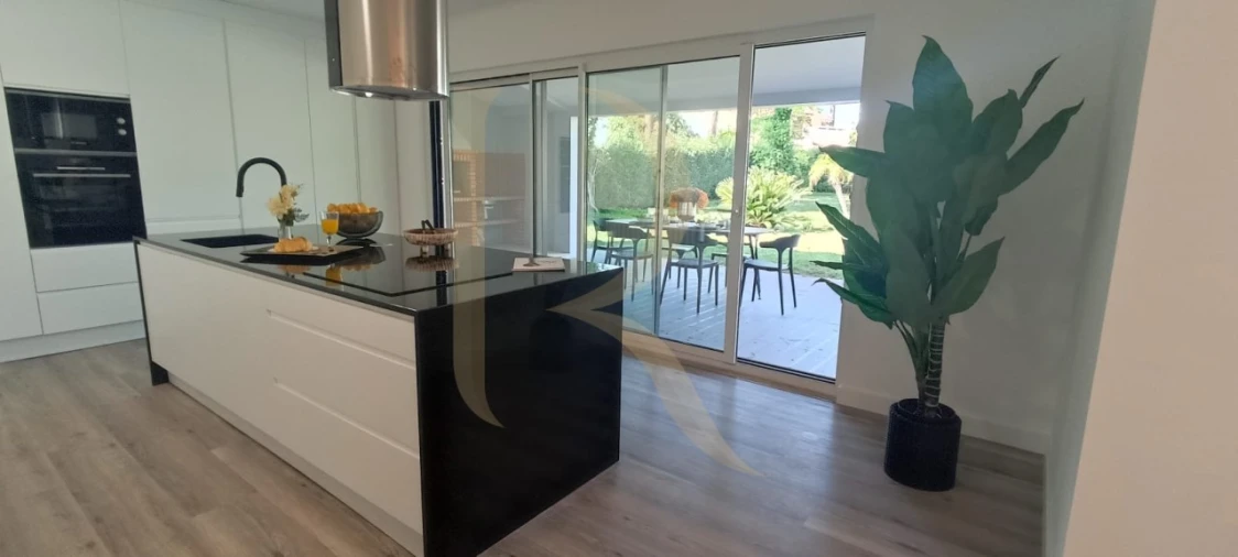 Moradia T4 para Venda em Charneca de Caparica e Sobreda Foto 16