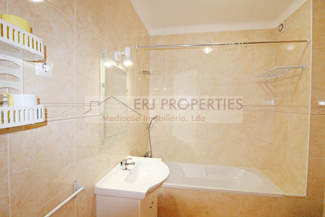 Apartamento T2 para Arrendamento em Altura Foto 13