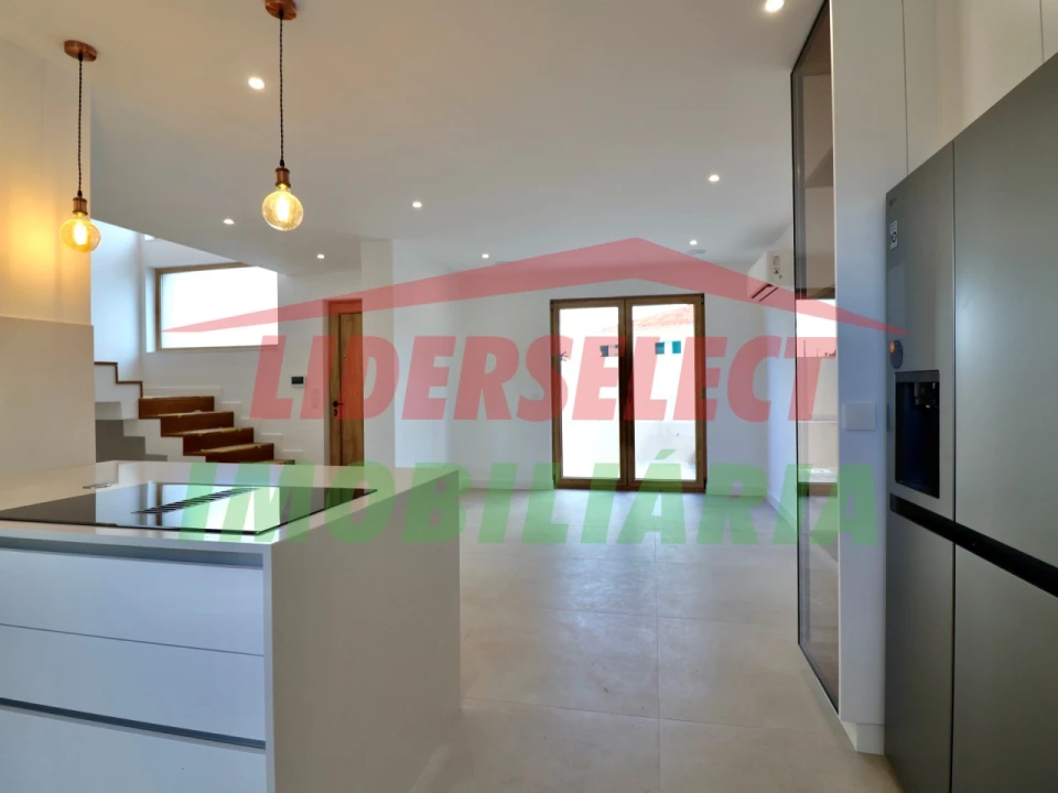 Moradia T3 para Venda em Silveira Foto 8