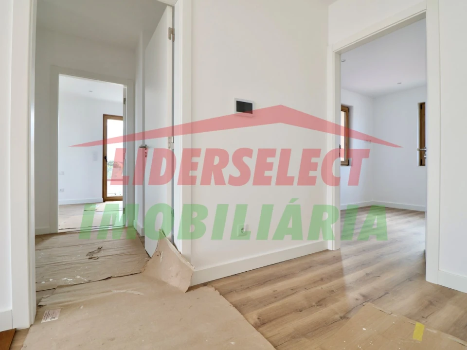 Moradia T3 para Venda em Silveira Foto 25