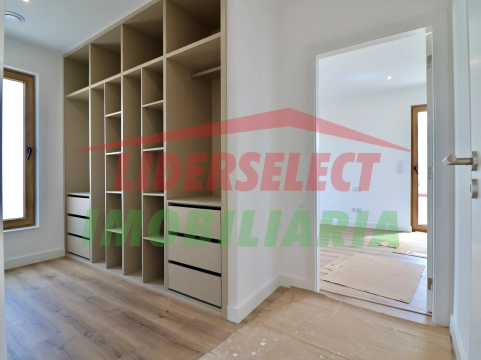 Moradia T3 para Venda em Silveira Foto 34