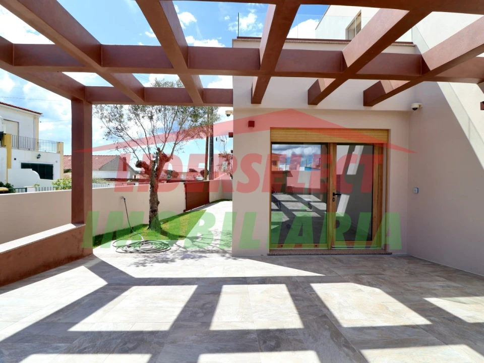 Moradia T3 para Venda em Silveira Foto 43