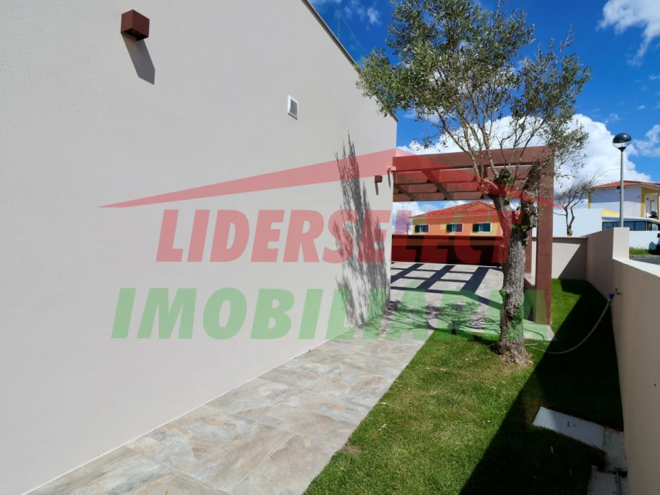 Moradia T3 para Venda em Silveira Foto 47