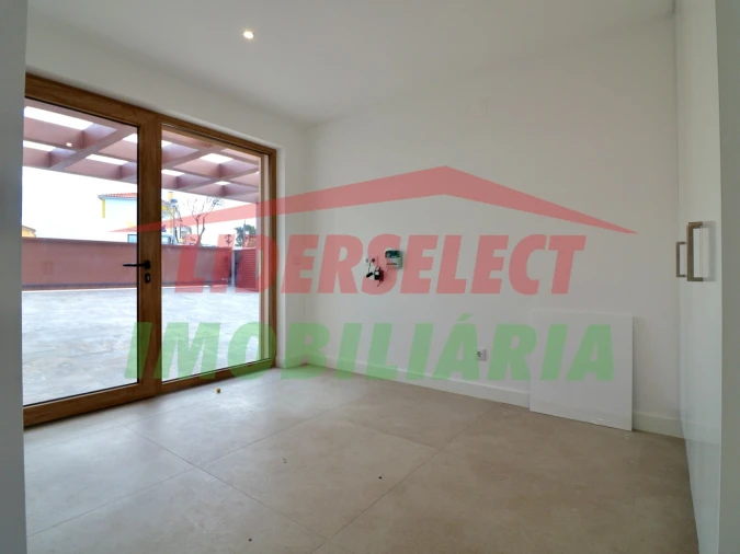 Moradia T3 para Venda em Silveira Foto 14