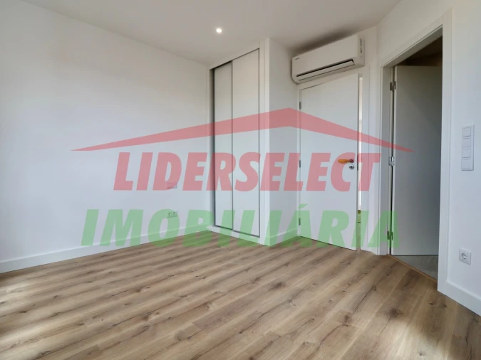 Moradia T3 para Venda em Silveira Foto 26