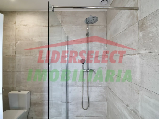 Moradia T3 para Venda em Silveira Foto 31