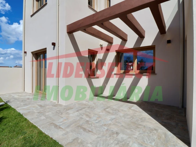 Moradia T3 para Venda em Silveira Foto 42