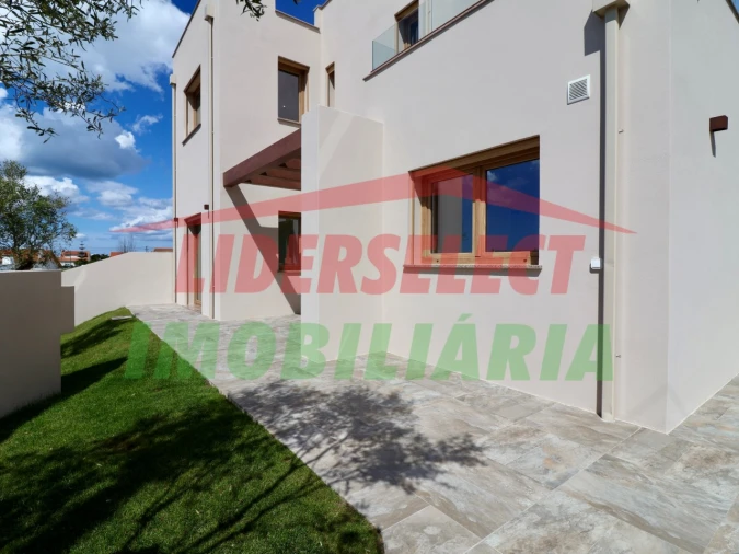 Moradia T3 para Venda em Silveira Foto 45