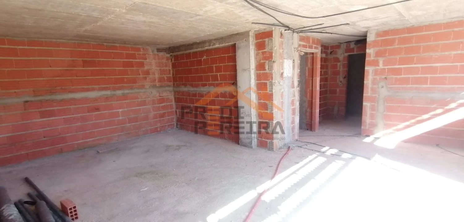 Moradia T4 para Venda em Pontinha e Famões Foto 4